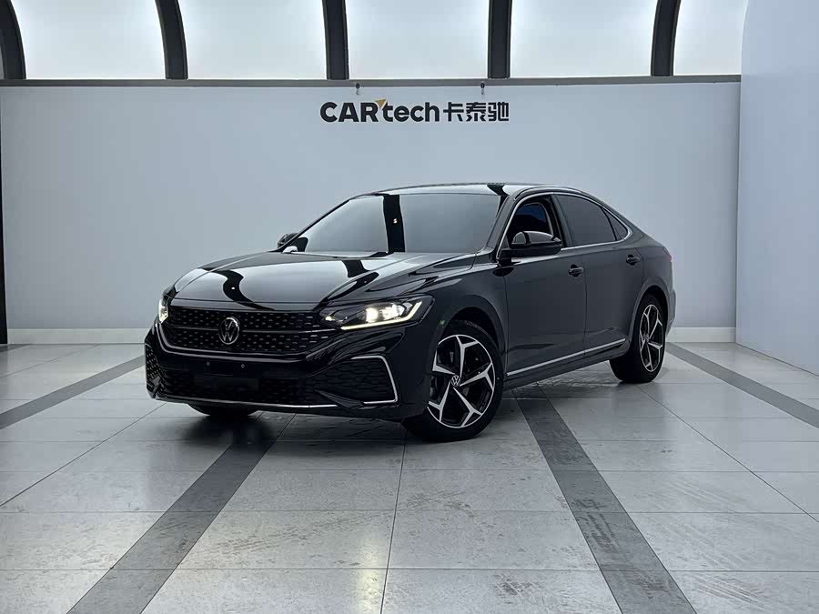 Volkswagen Passat 2024 immagine di auto #2