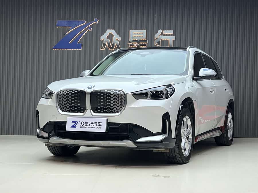 BMW iX1 2024 car image #2