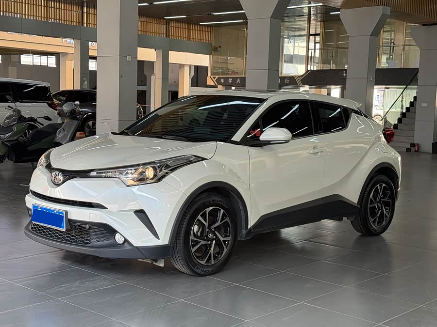 Toyota C-HR 2020 car image #2