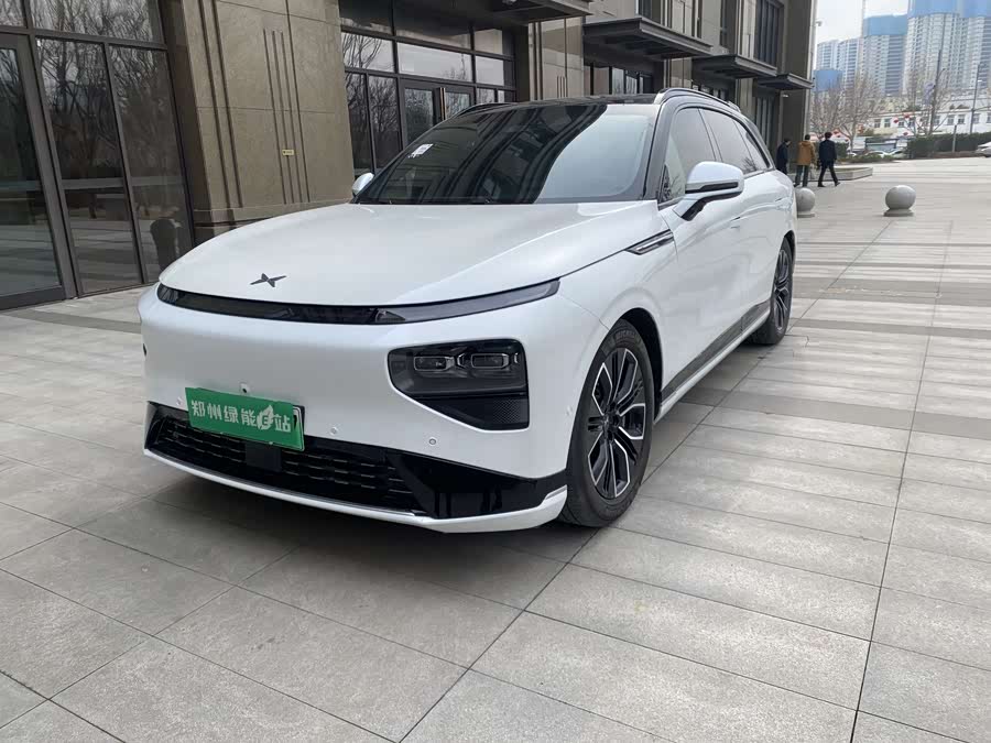 Xpeng G9 2025 car image #2