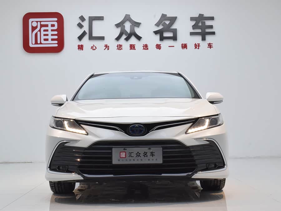 Toyota Camry 2021 immagine di auto #2