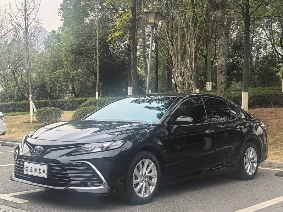 Toyota Camry 2022 immagine di auto #2
