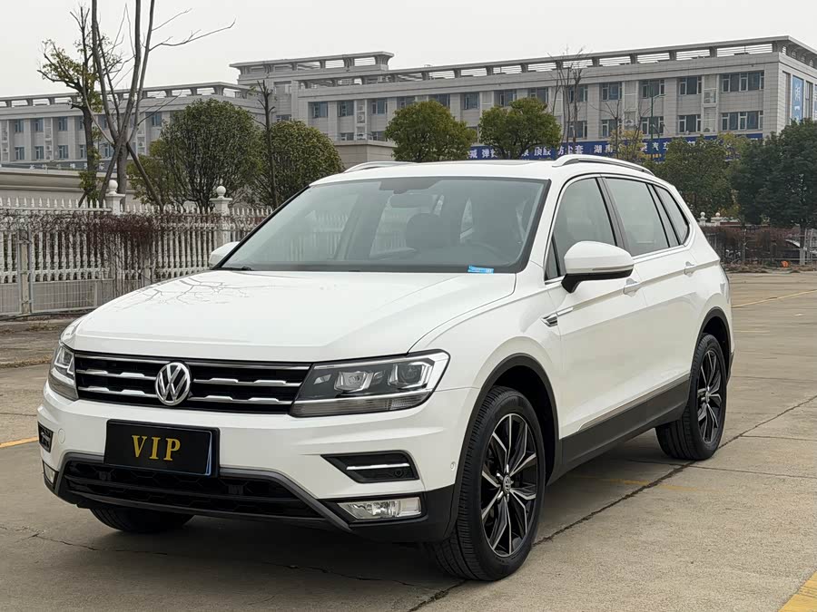 Volkswagen Tiguan L 2019 immagine di auto #2