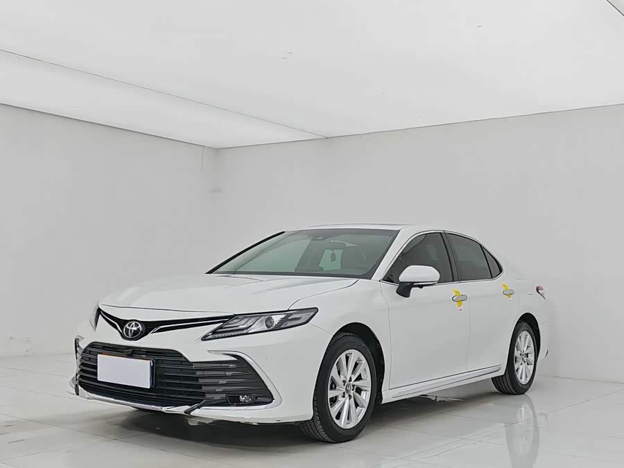 Toyota Camry 2023 immagine di auto #2