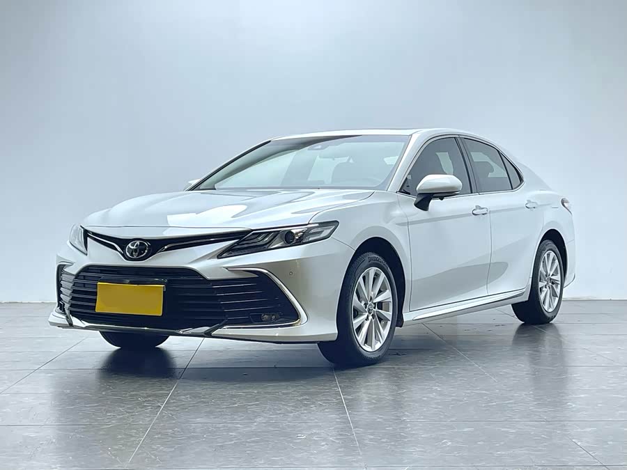 Toyota Camry 2023 car image #2