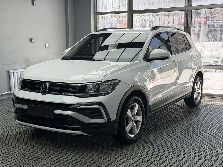 Volkswagen T-Cross 2022 car image #2