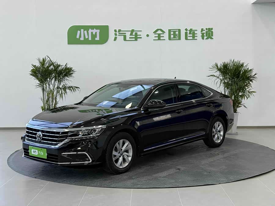 Volkswagen Passat 2021 car image #2