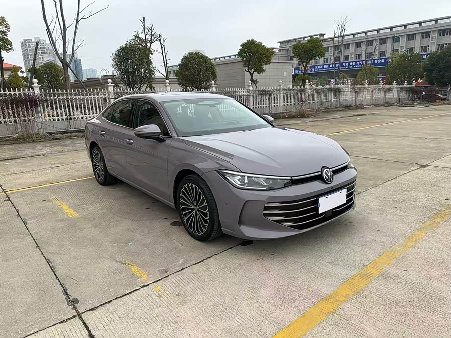 Volkswagen Passat 2024 car image #2