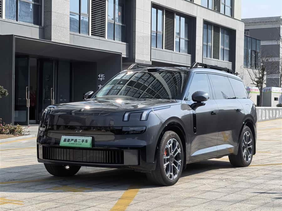 Lynk & Co 900 2025 car image #2