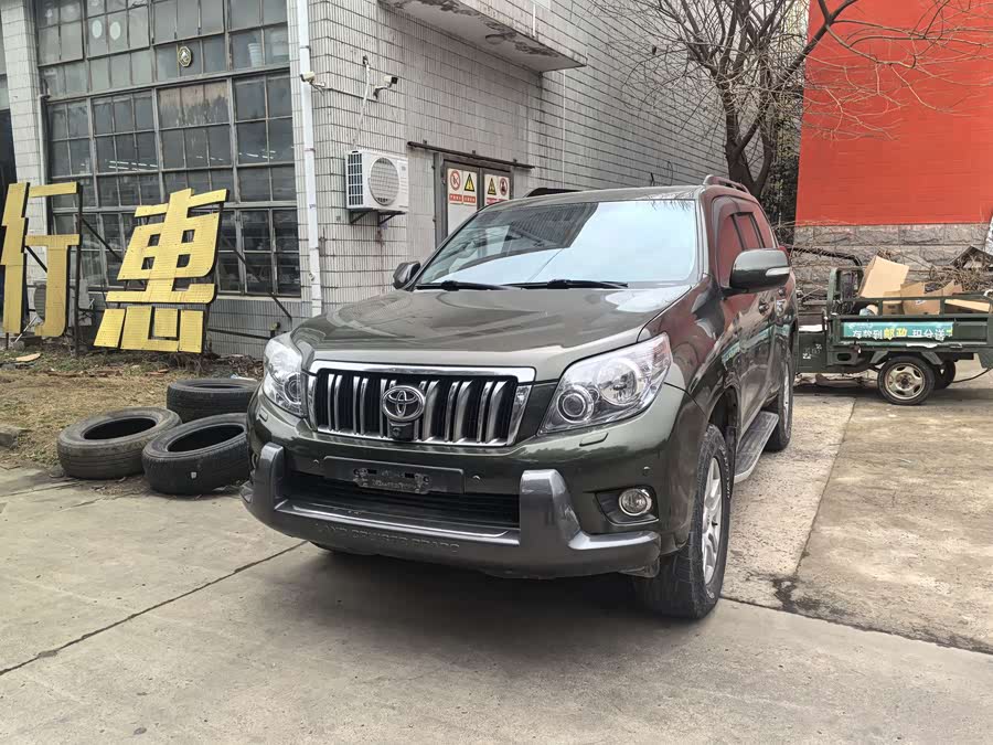 Toyota Land Cruiser Prado 2010 immagine di auto #2