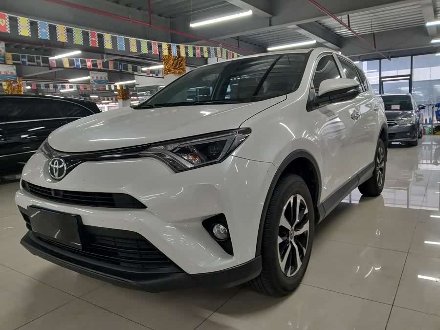 Toyota RAV4 2017 #2 Toyota RAV4 2017 car image #2