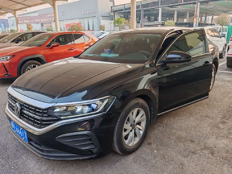 Volkswagen Passat 2024 car image #2