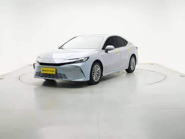 Toyota Camry 2024 immagine di auto #2