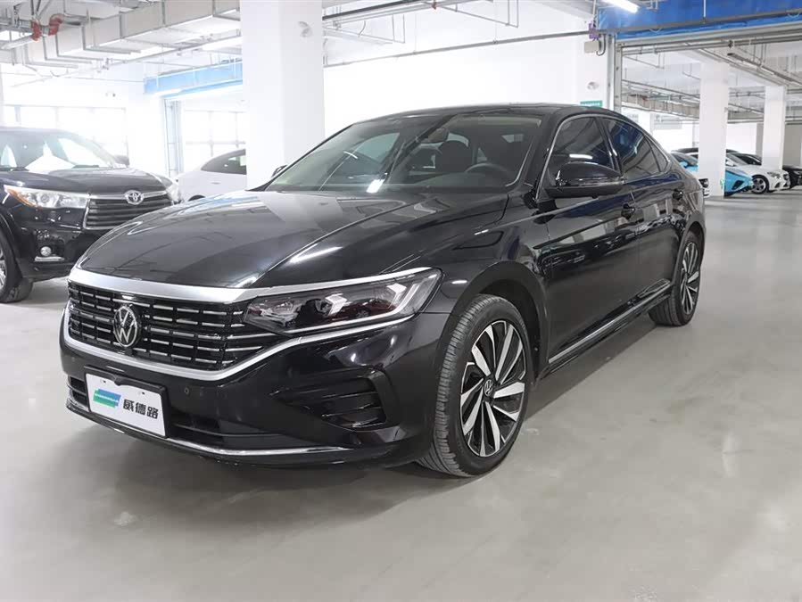 Volkswagen Passat 2022 immagine di auto #2
