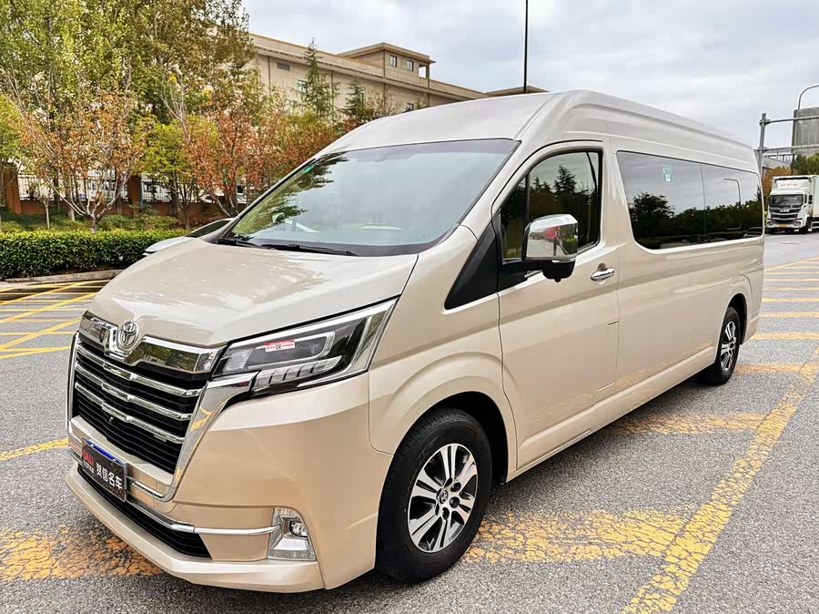 Toyota 2022 car image #2