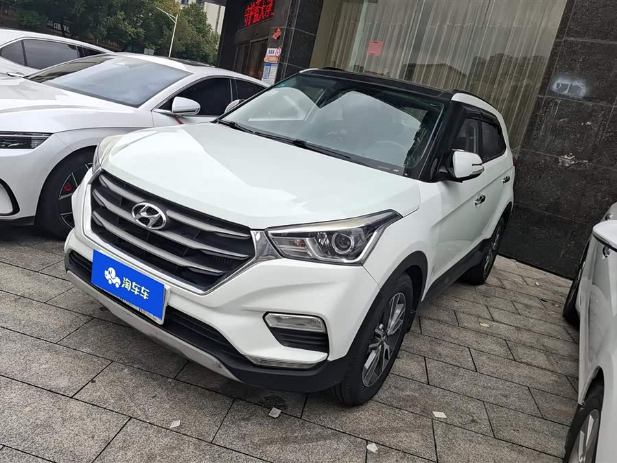Hyundai ix25 2018 car image #2