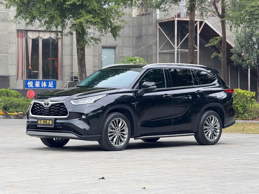 Toyota Highlander 2023 car image #2