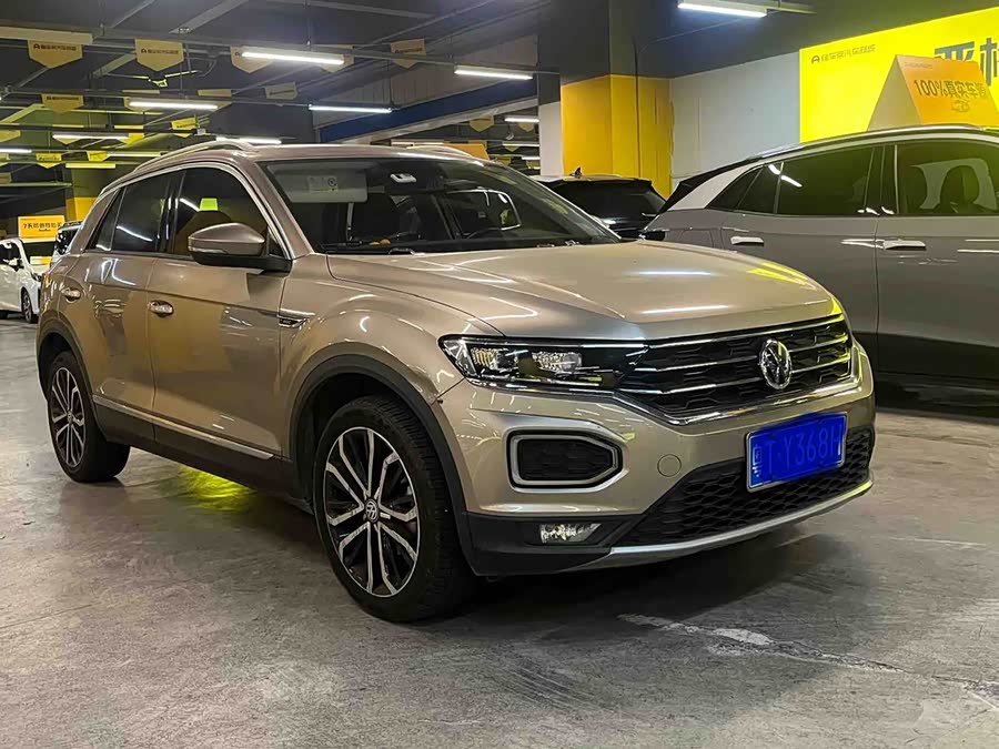 Volkswagen T-Roc 2020 car image #2