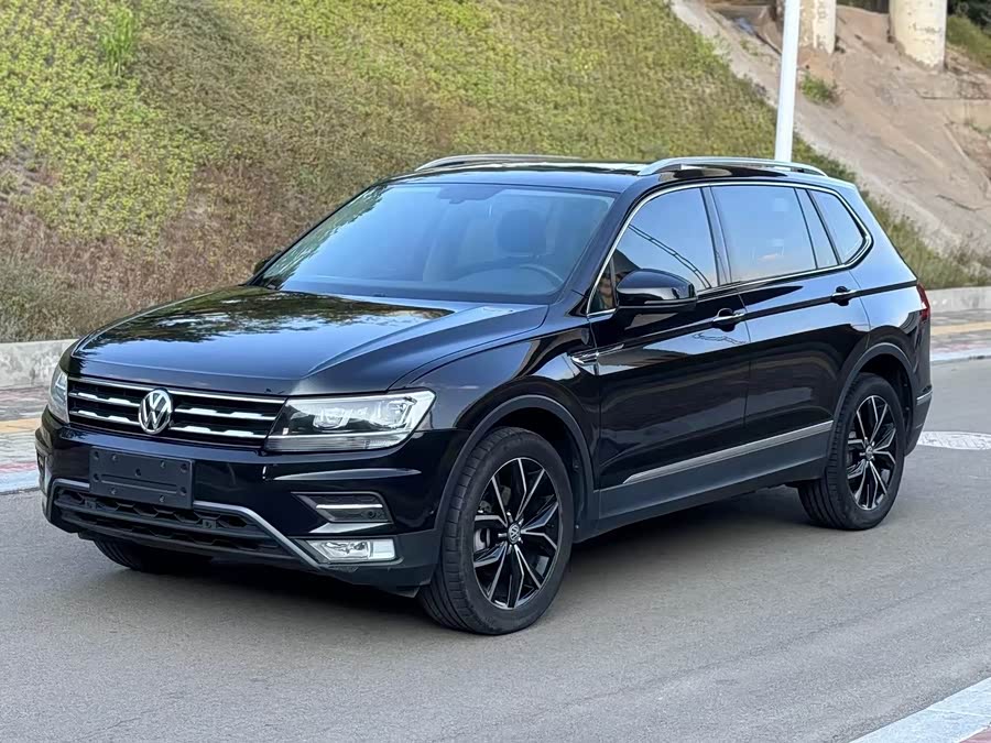 Volkswagen Tiguan L 2018 car image #2