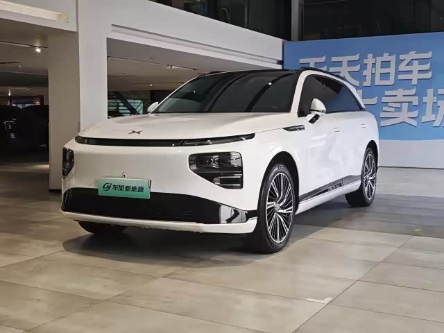 Xpeng G9 2023 car image #2