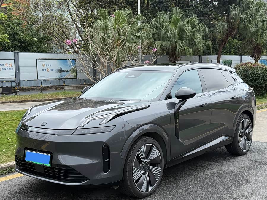 Lynk & Co 08 EM-P 2024 car image #2