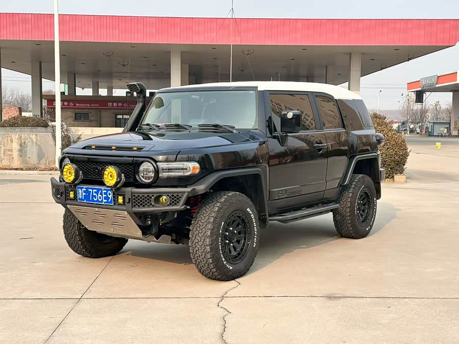 Toyota FJ Cruiser 2015 car image #2