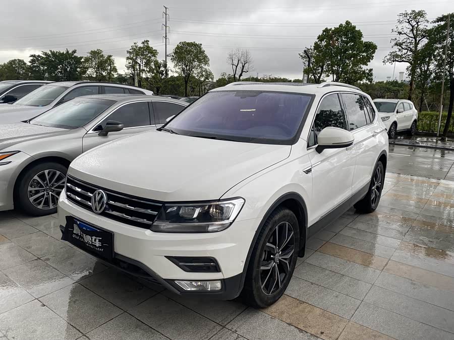 Volkswagen Tiguan L 2020 immagine di auto #2