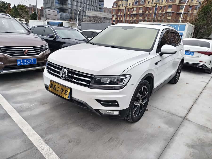 Volkswagen Tiguan L 2019 #2 Volkswagen Tiguan L 2019 car image #2