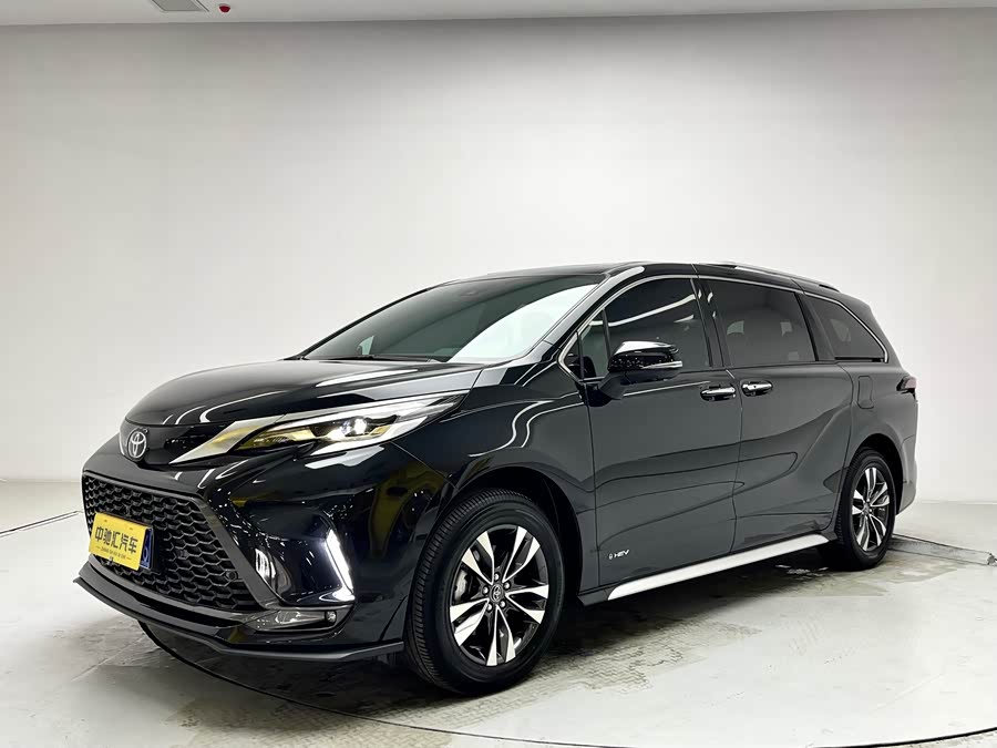 Toyota Granvia 2024 car image #2