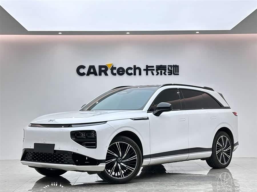 Xpeng G9 2024 car image #2