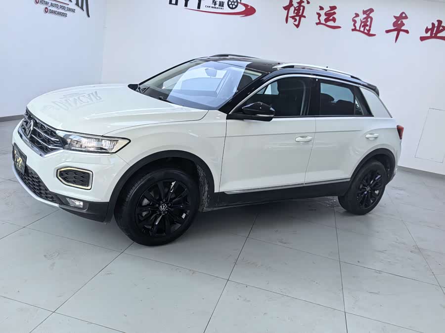 Volkswagen T-Roc 2023 car image #2