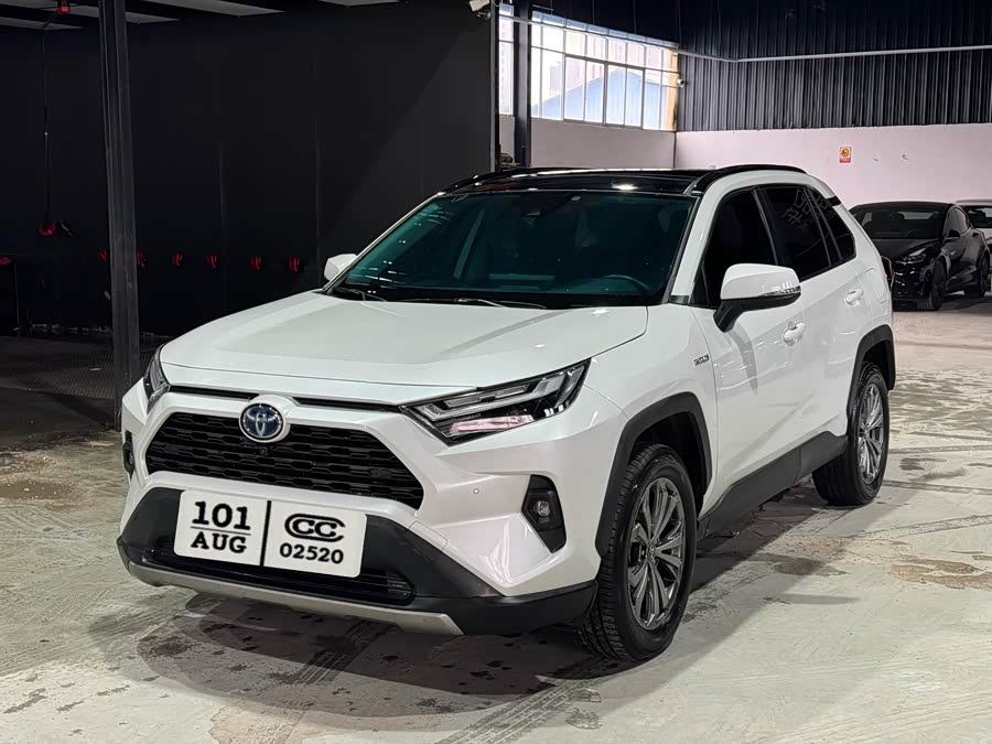 Toyota RAV4 2023 car image #2