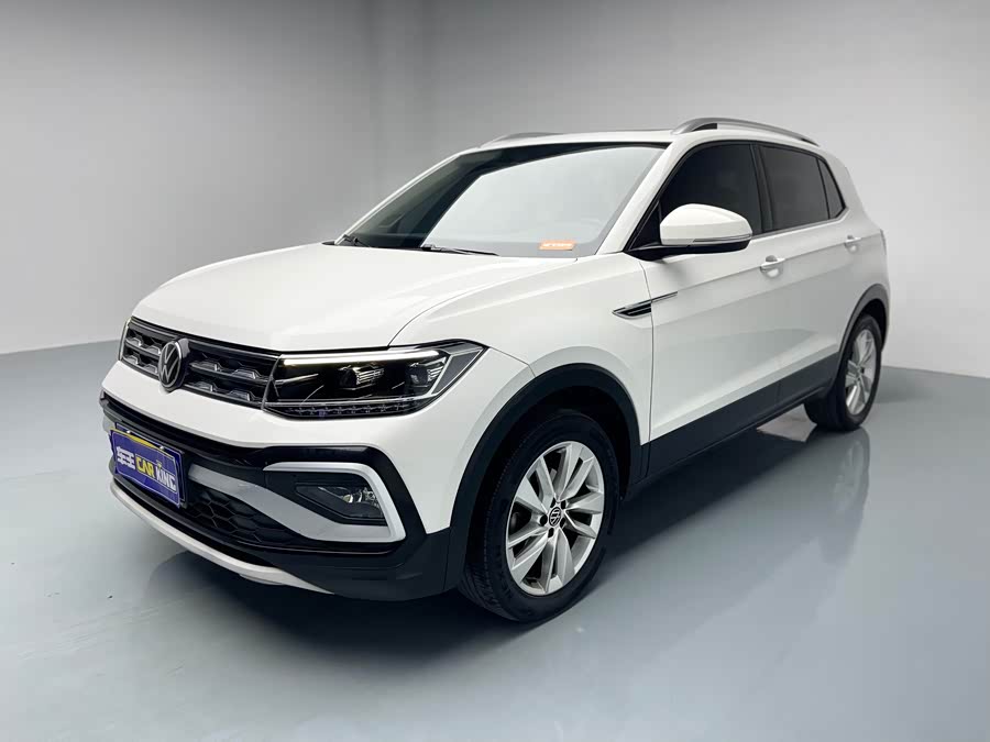 Volkswagen Passat 2023 car image #2