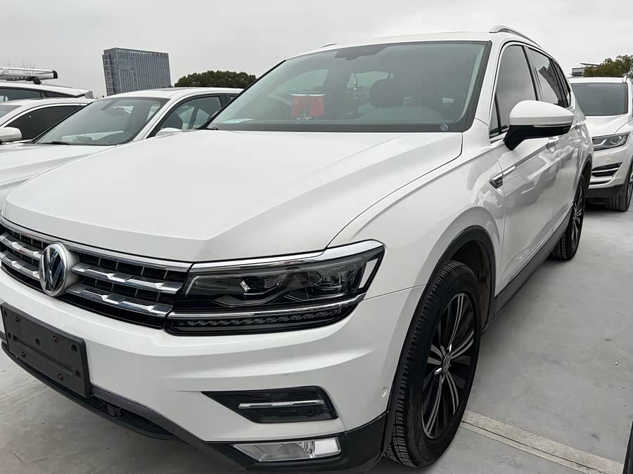 Volkswagen Tiguan L 2017 #2 Volkswagen Tiguan L 2017 car image #2