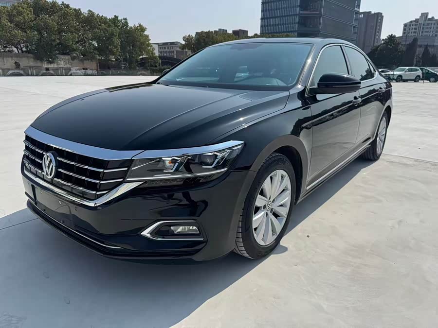 Volkswagen Passat 2020 car image #2