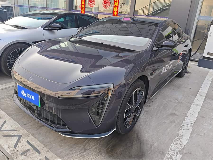 Avatr 06 2025 car image #2