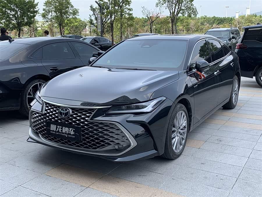 Toyota Avalon 2025 car image #2