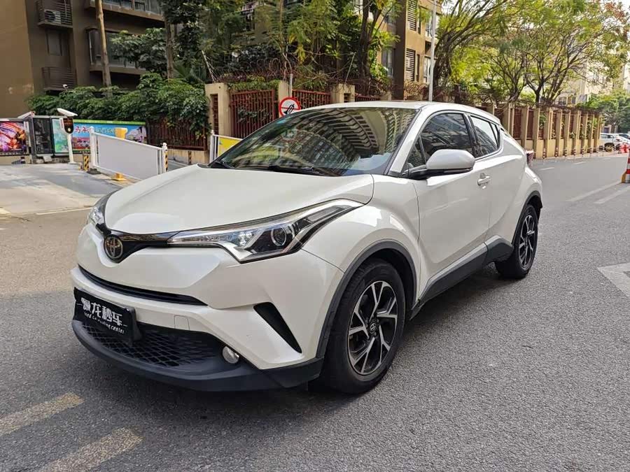 Toyota C-HR 2019 car image #2