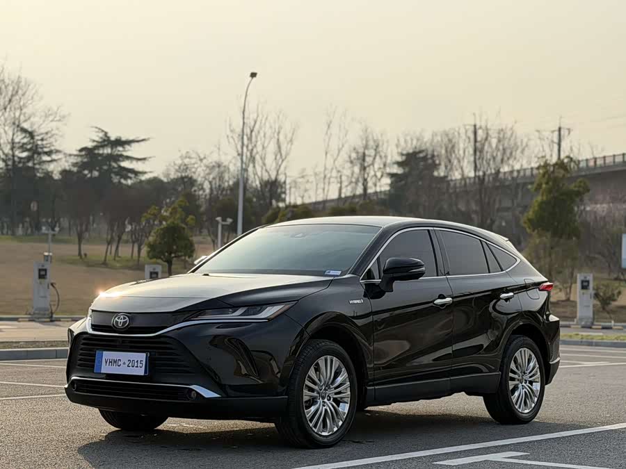Toyota Harrier 2023 car image #2
