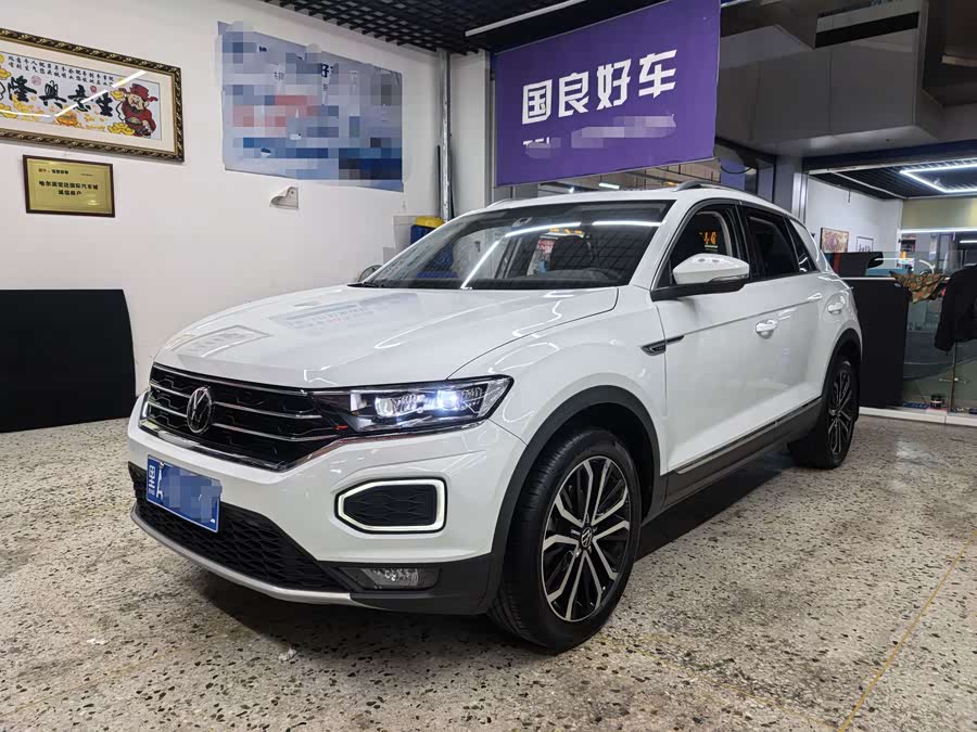 Volkswagen T-Roc 2022 car image #2