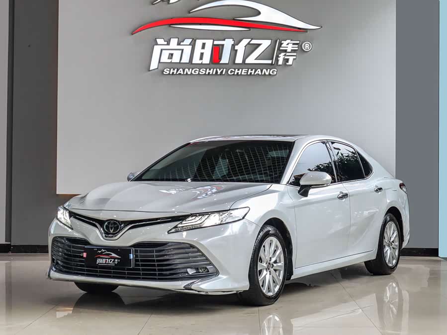 Toyota Camry 2020 car image #2