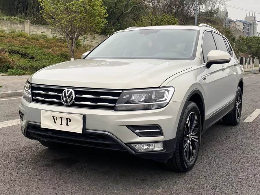 Volkswagen Tiguan L 2019 immagine di auto #2