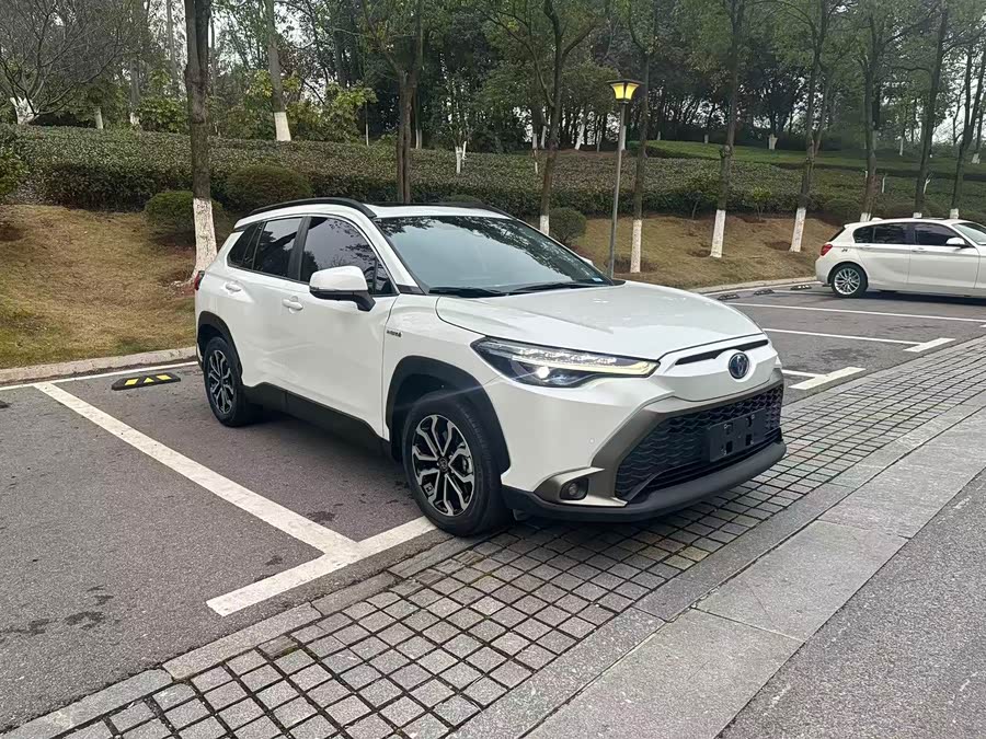 Toyota Frontlander 2023 car image #2