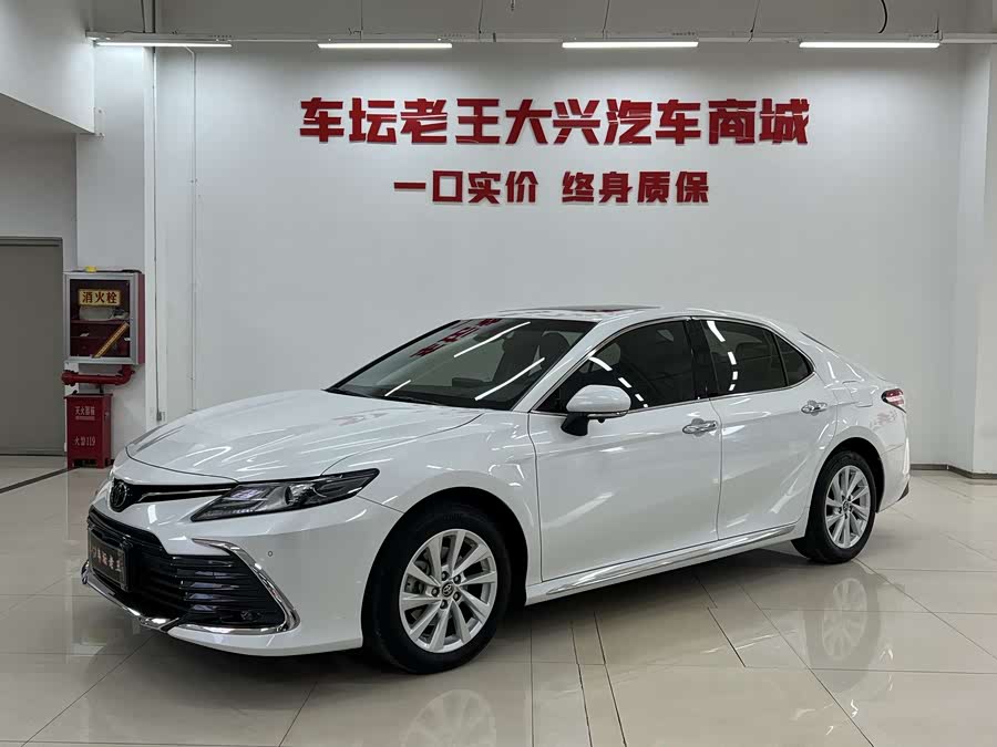 Toyota Camry 2023 car image #2