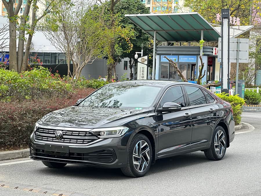 Volkswagen Sagitar 2023 car image #2