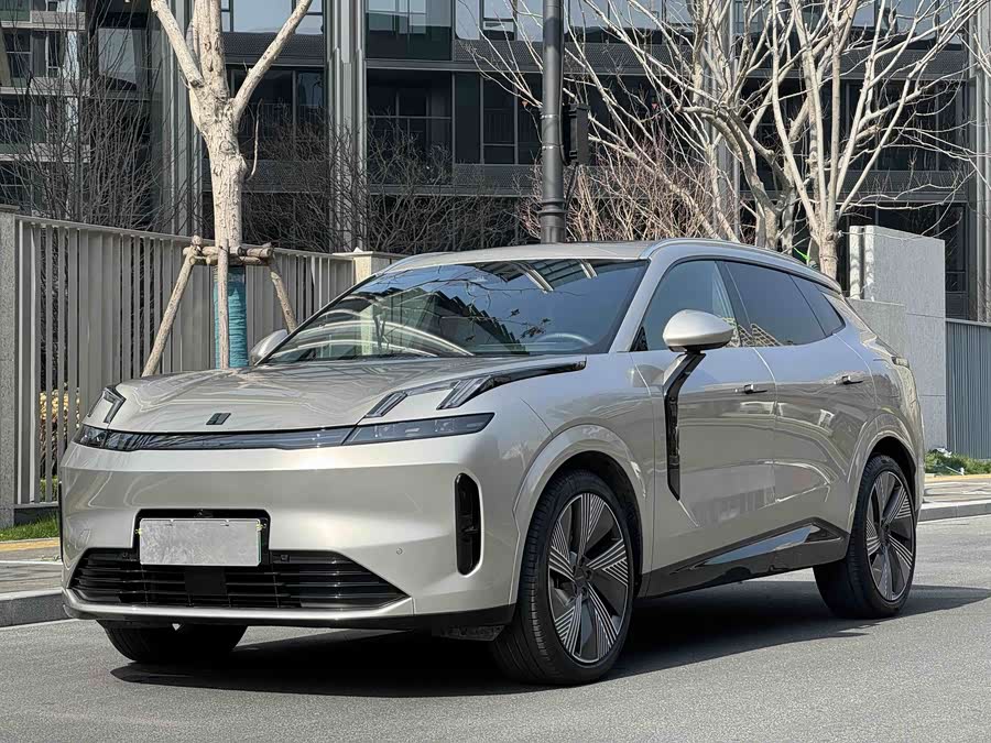 Lynk & Co 08 EM-P 2023 car image #2
