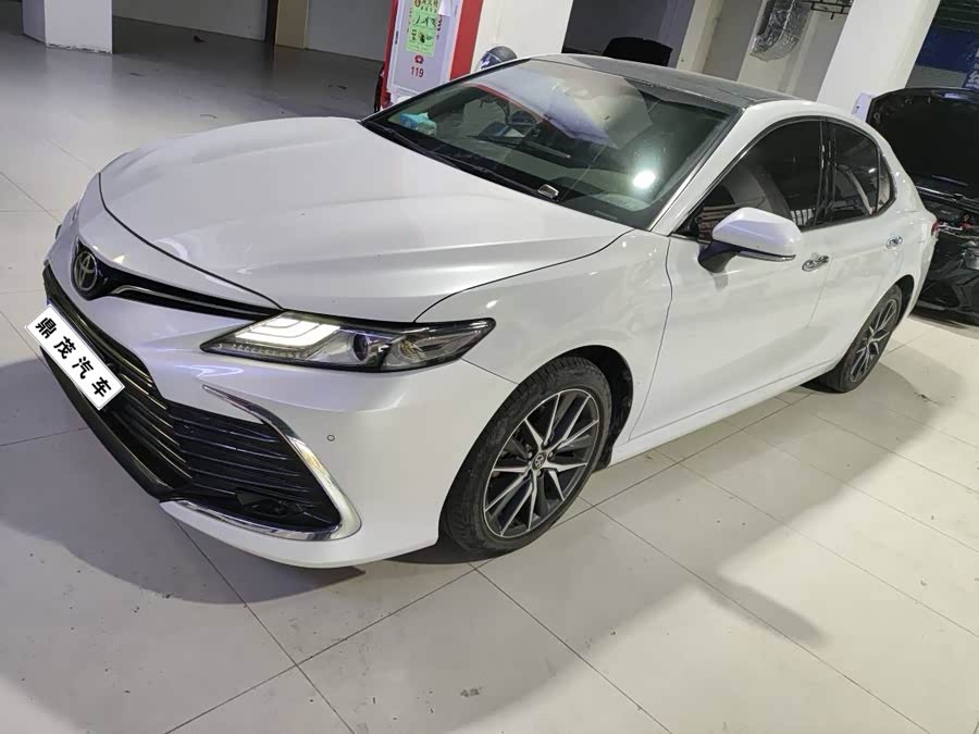 Toyota Camry 2021 car image #2