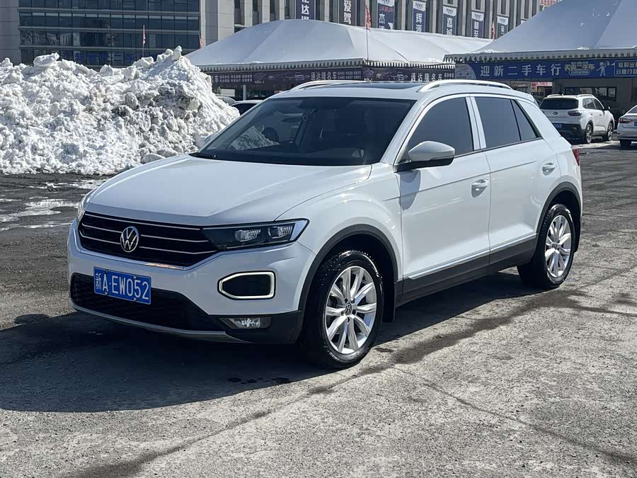 Volkswagen T-Roc 2022 car image #2