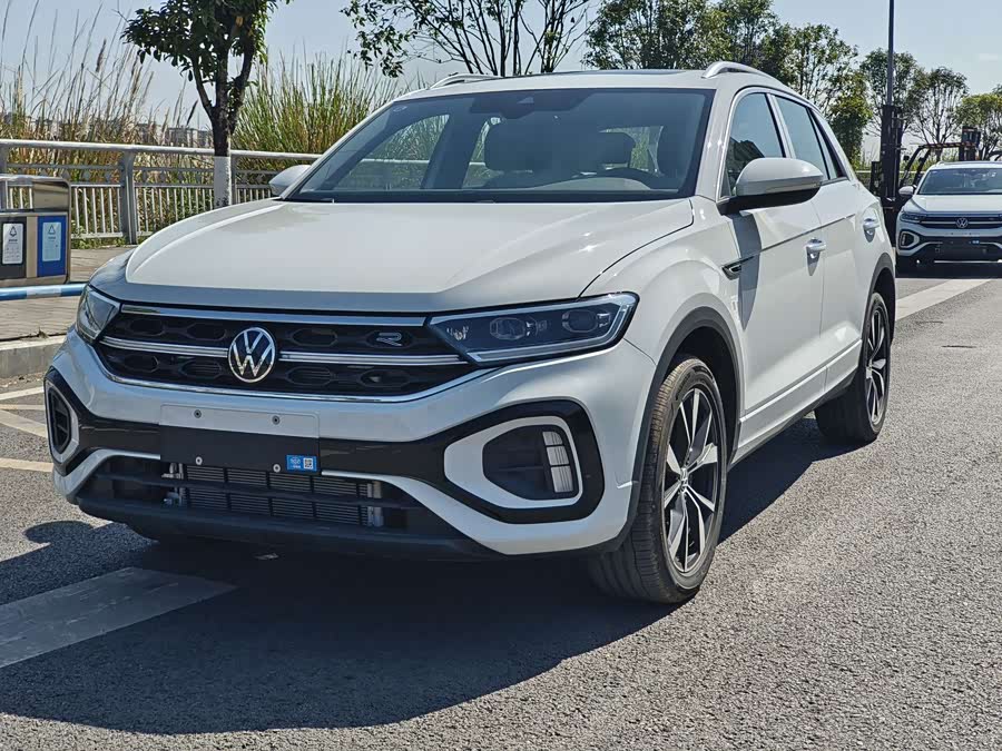 Volkswagen T-Roc 2026 car image #2