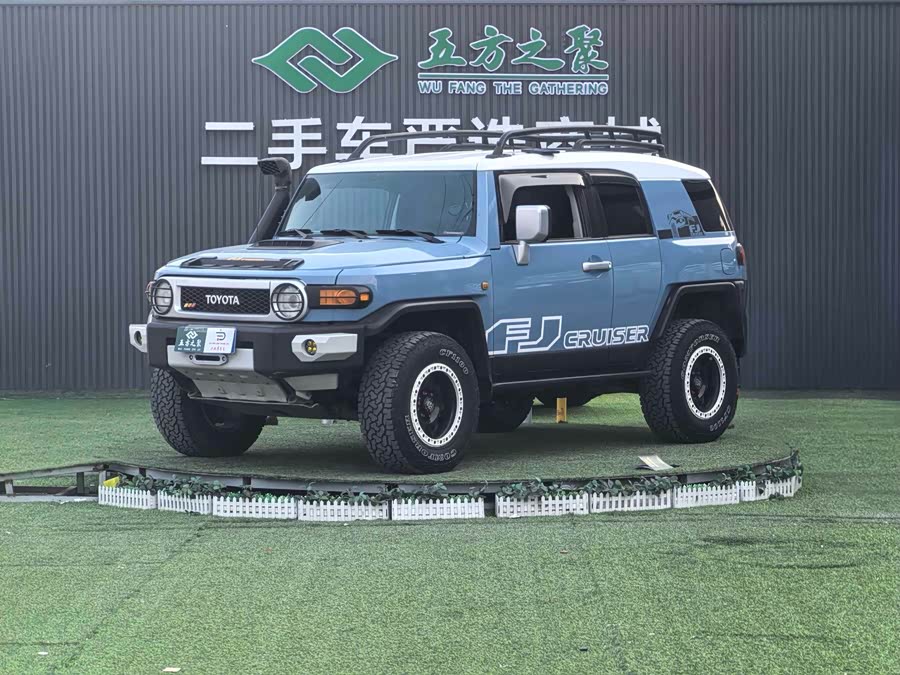 Toyota FJ Cruiser 2015 car image #2